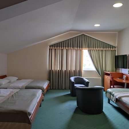 Hotel Bacchus Ливно Экстерьер фото