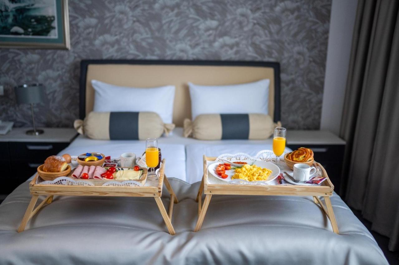 Hotel Bacchus Ливно Экстерьер фото