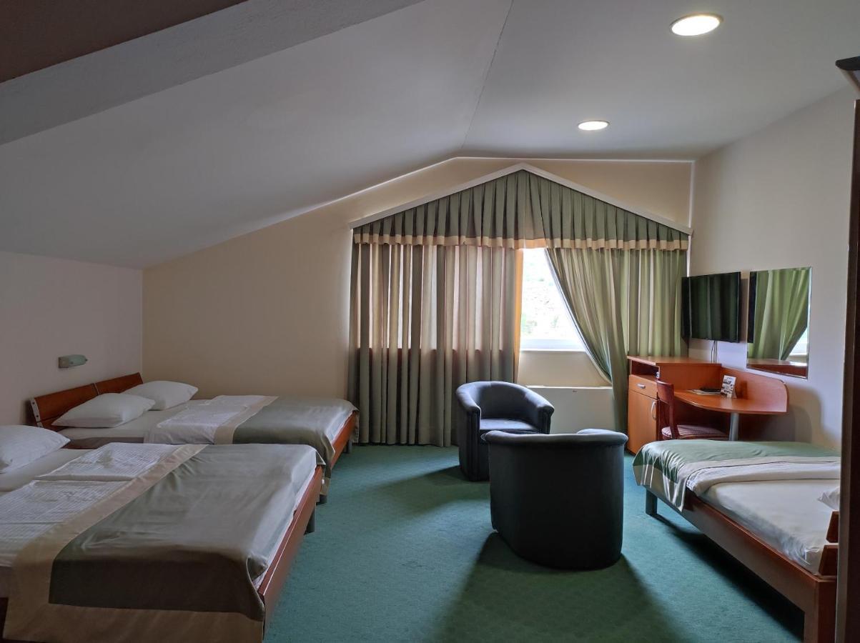 Hotel Bacchus Ливно Экстерьер фото