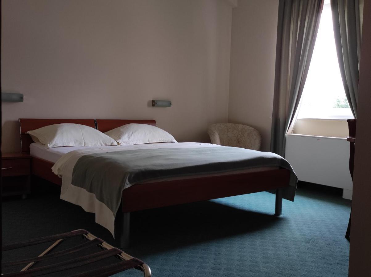 Hotel Bacchus Ливно Экстерьер фото
