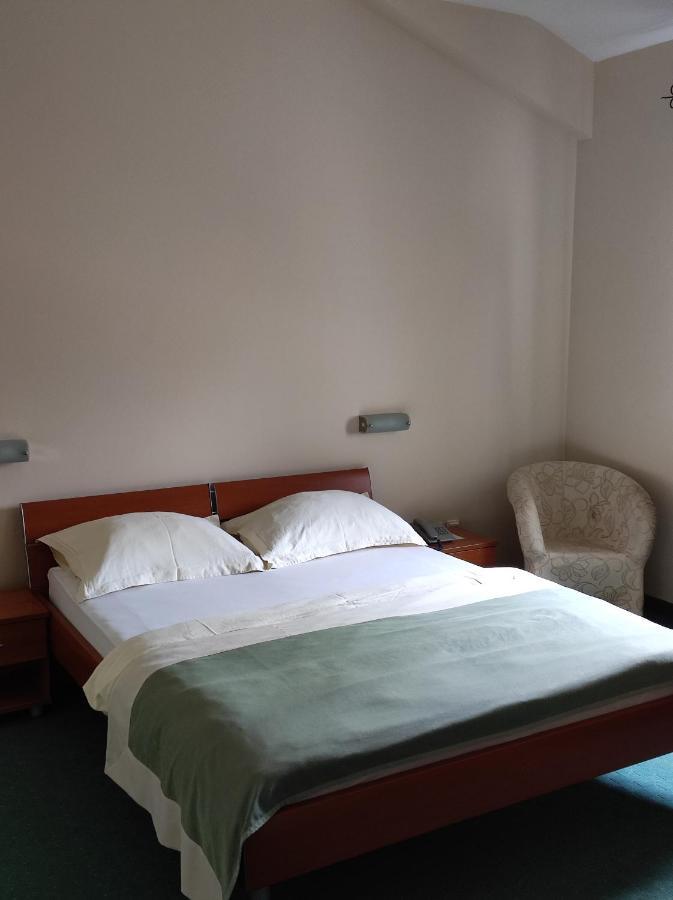Hotel Bacchus Ливно Экстерьер фото