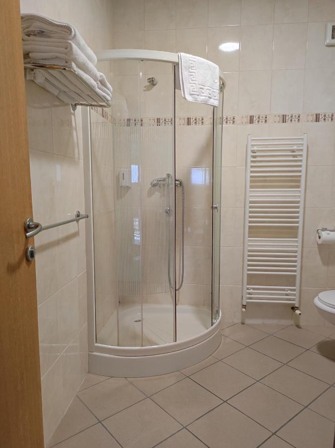 Hotel Bacchus Ливно Экстерьер фото