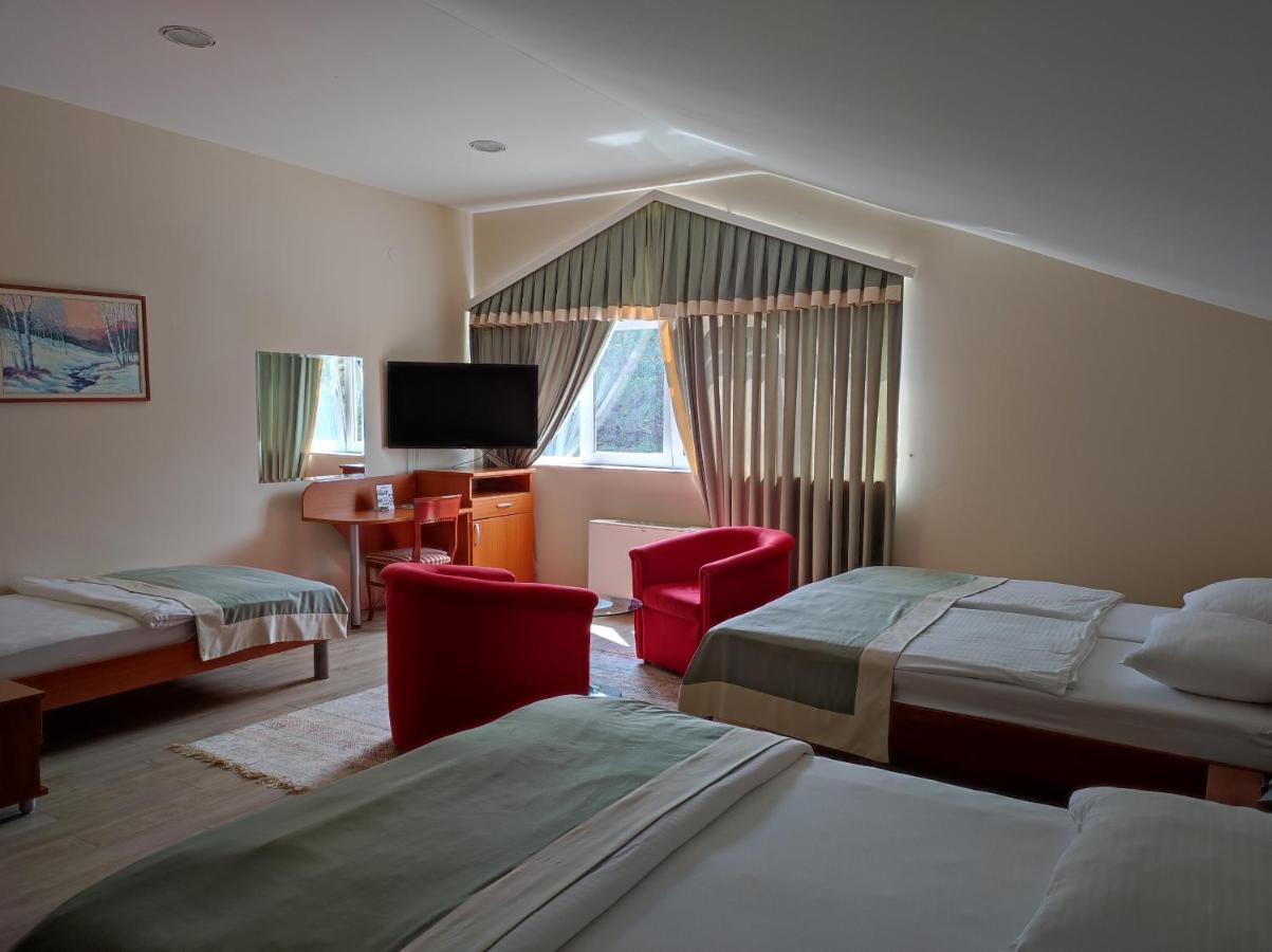 Hotel Bacchus Ливно Экстерьер фото