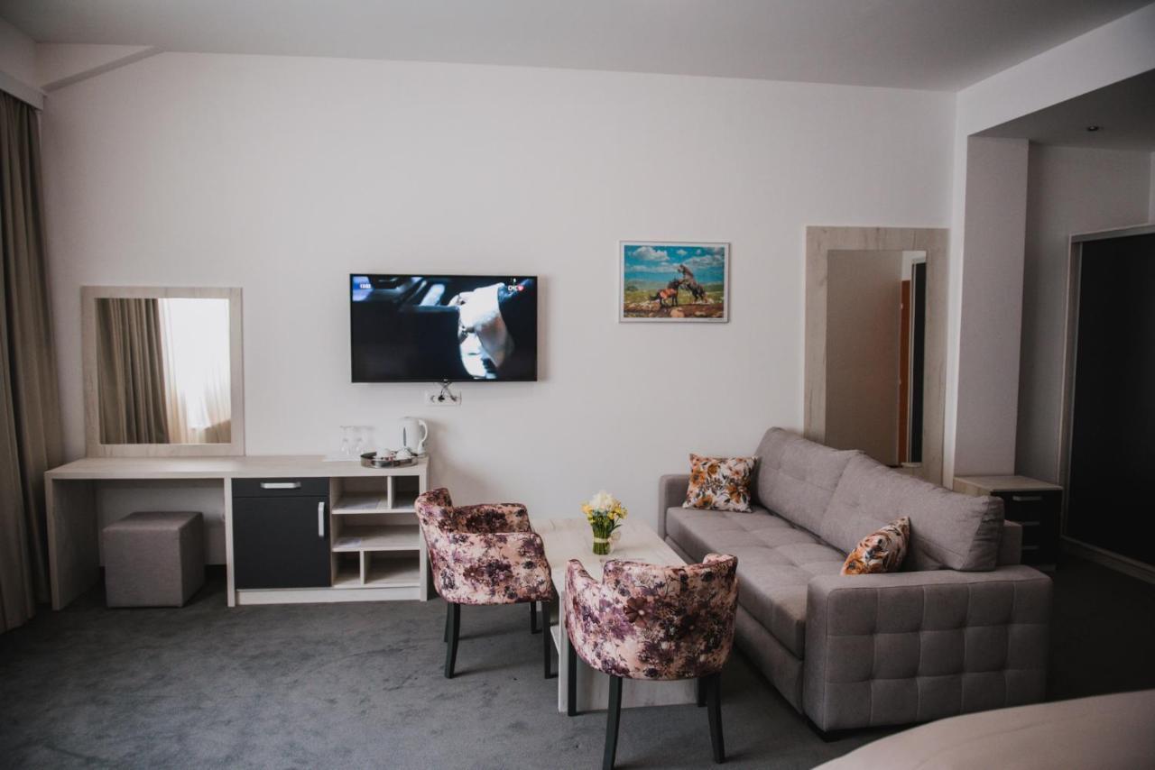 Hotel Bacchus Ливно Экстерьер фото